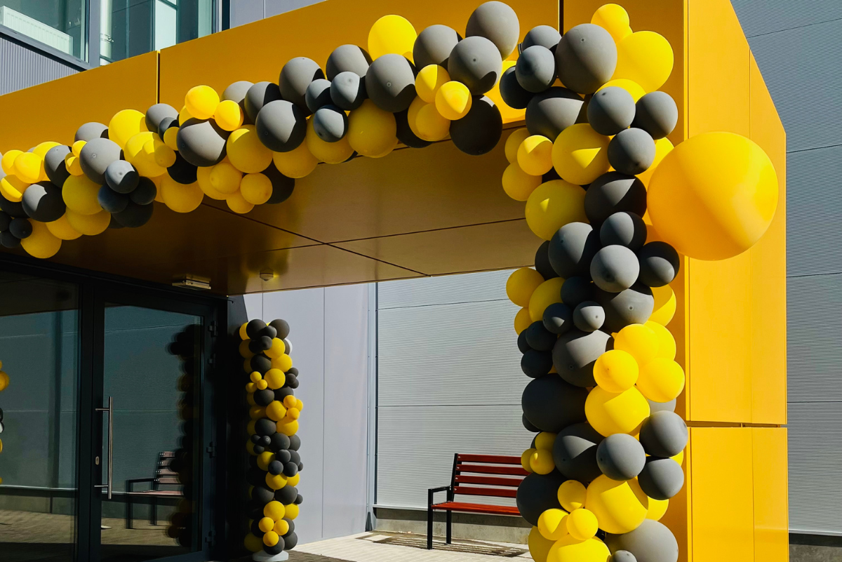 Balloon decorations that is the perfect idea for events and grand openings of companies!