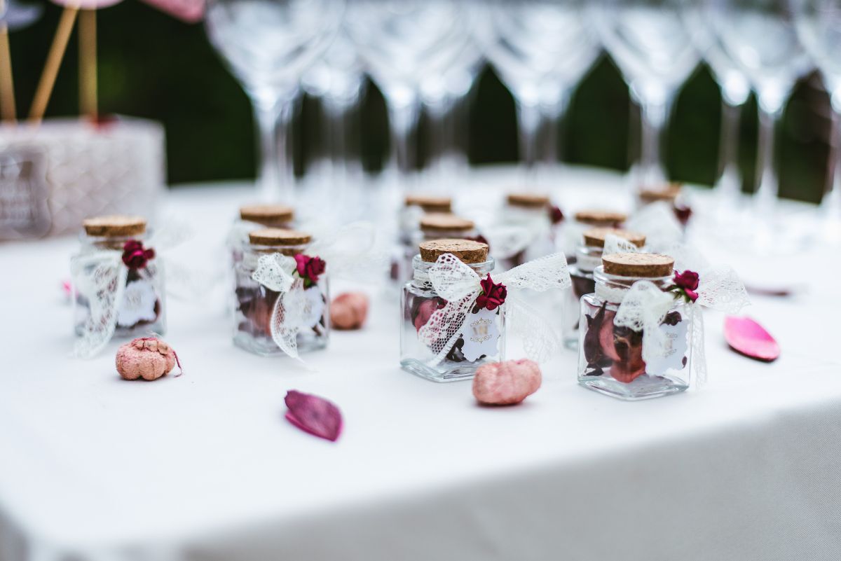 Gifts for wedding guests - what to decide on