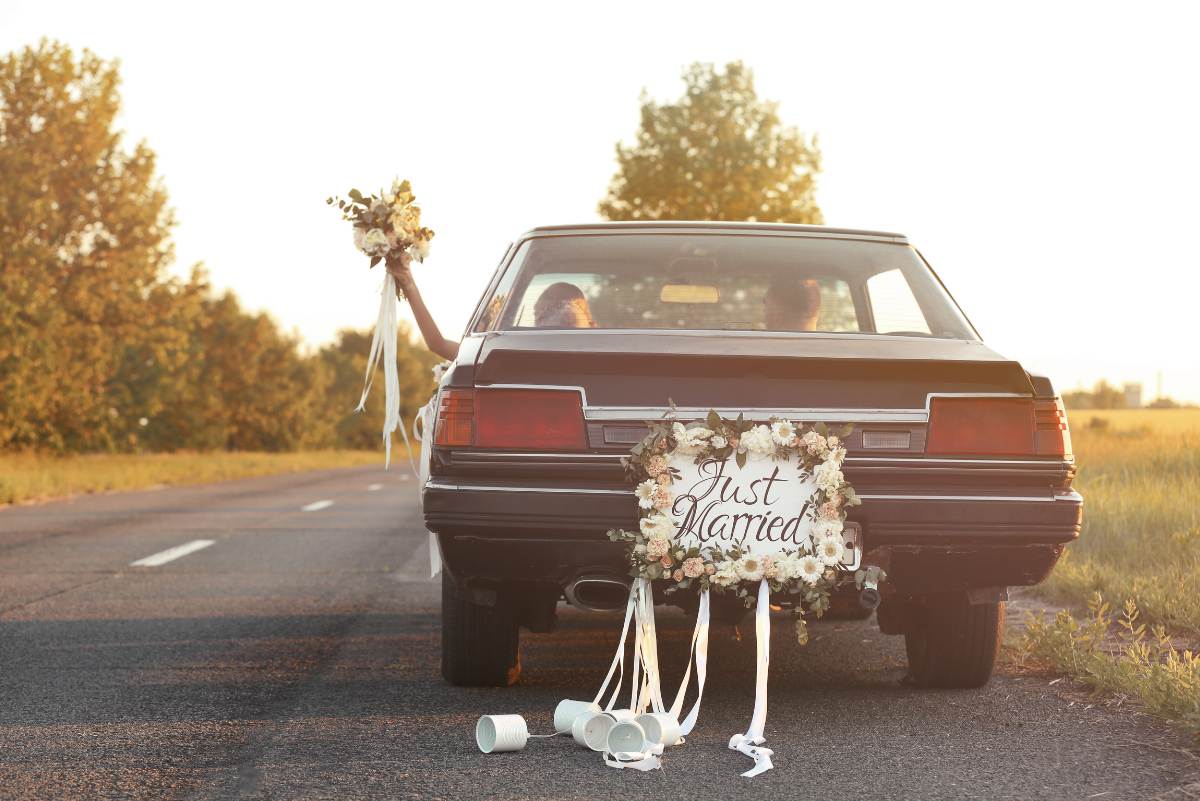 Car decorations - so that no element of the wedding celebration is overlooked