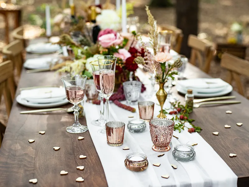 How to decorate a table for a party