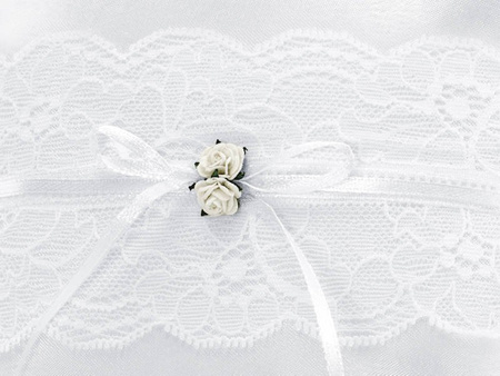 Wedding ring pillow - Lace - White ribbon - 16 x 16 cm